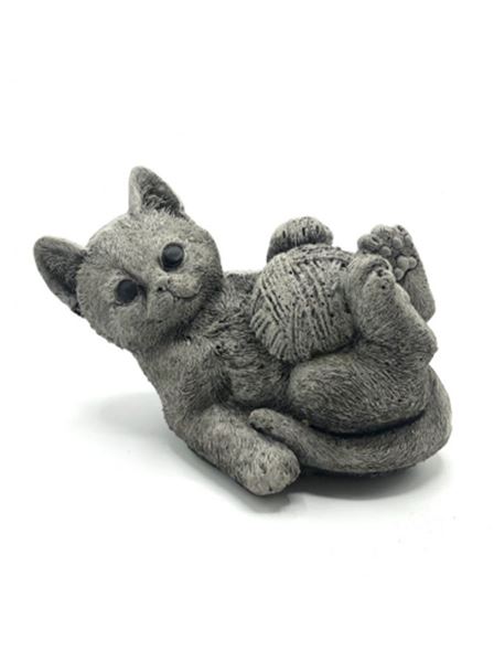 Figurka 348 Koťátko s klubíčkem beton 12 cm