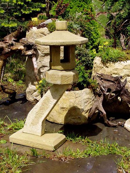 Lampička L04 umělý pískovec barevný 33 x 20 x 80 cm