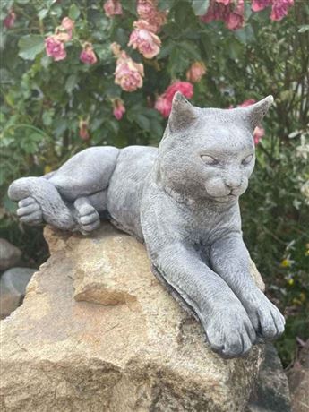 Figurka 364 Odpočívající kočka beton 29 cm