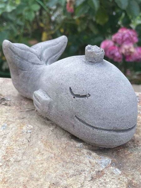 Figurka 300/1 Velryba s korunkou beton 13 cm