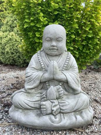 Figurka 110 Buddha při modlení beton 36 cm