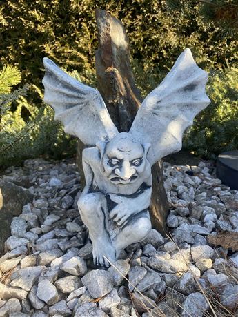 figurka 9062 Závěsný šotek beton 35 cm