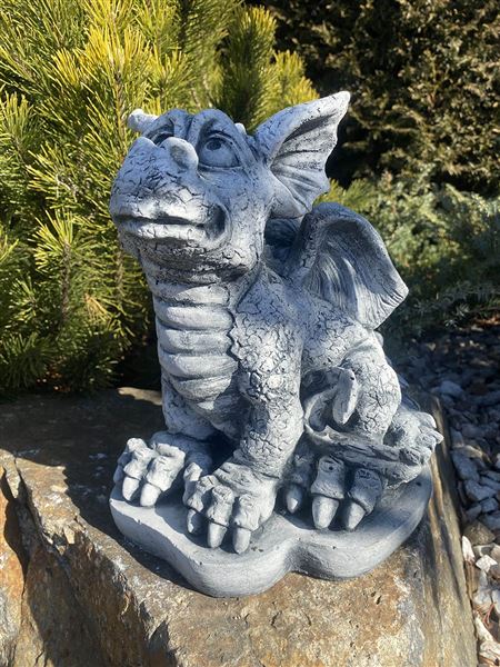 figurka 9017 Vzhlížející dráček beton 29 cm