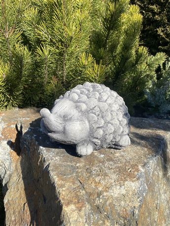 figurka 320 Střední ježek beton 19 cm
