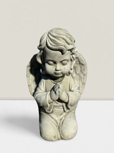 figurka 211 Modlící se andělíček beton 21 cm